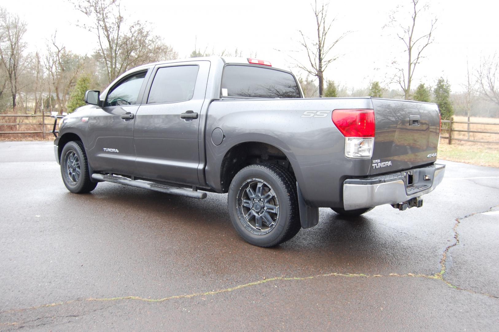 2013 Gray /Gray Cloth Toyota Tundra (5TFDW5F19DX) with an 5.7L V8 OHV 16V engine, Automatic transmission, located at 6528 Lower York Road, New Hope, PA, 18938, (215) 862-9555, 40.358707, -74.977882 - Photo#2